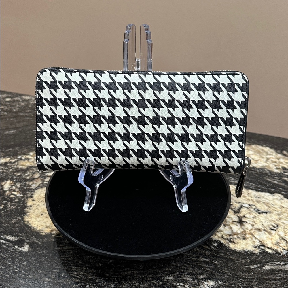 EUC Michael Kors Houndstooth Wallet🖤🤍 - Picture 3 of 13